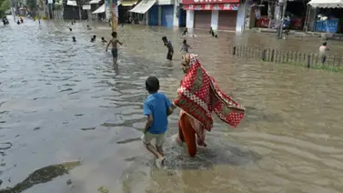 Evacuan a 1.380 personas por el paso de un monzón por la capital de Indonesia Evacuan a 1.380 personas por el paso de un monzón por la capital de Indonesia