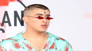 Bad Bunny triunfa en una noche llena de sorpresas en Premio Lo Nuestro