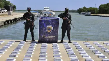 PNB incauta 125 envoltorios de panela de cocaína en lancha abandonada en Falcón PNB incauta 125 envoltorios de panela de cocaína en lancha abandonada en Falcón