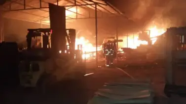 Incendio deja pérdidas millonarias en una empresa del estado Aragua Incendio deja pérdidas millonarias en una empresa del estado Aragua