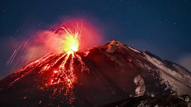 Italia cierra el aeropuerto de Catania por una erupción en el Etna