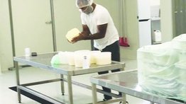 Venezolano sobresale en Australia en producción de queso