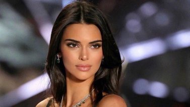 Kendall Jenner enciende las redes en campaña por San Valentín (+Fotos)