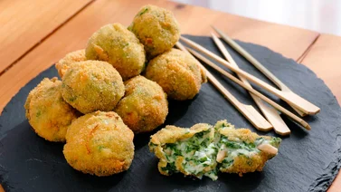 Deliciosas y crujientes croquetas de espinaca y queso