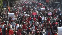Miles de personas siguen protestando en las ciudades de Birmania