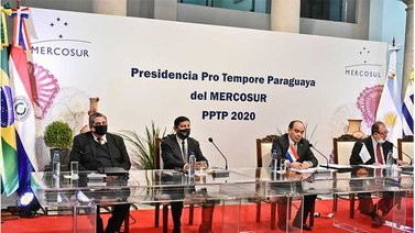 Ministro de Paraguay pide a la prensa contar "hechos positivos" del Gobierno
