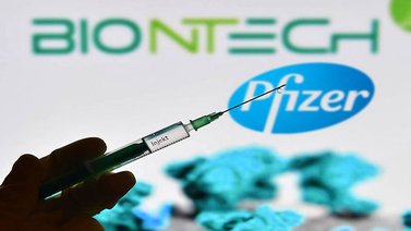 Vacuna Pfizer puede neutralizar tres variantes del coronavirus