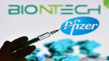 Vacuna Pfizer puede neutralizar tres variantes del coronavirus