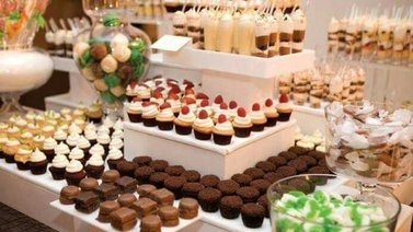 Organizando la reina de las fiestas: la mesa de postres