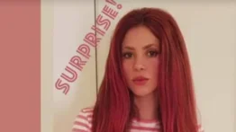 Shakira vuelve al look de su famoso Unplugged de MTV (+Video)