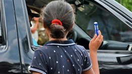 Delincuentes promueven la mendicidad de niños venezolanos en Colombia