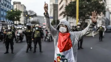 "Muera la cuarentena": Peruanos manifestaron en Lima por restricciones de la pandemia "Muera la cuarentena": Peruanos manifestaron en Lima por restricciones de la pandemia