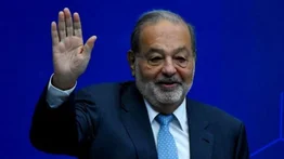 Magnate mexicano Carlos Slim sale del hospital tras contagio de COVID-19