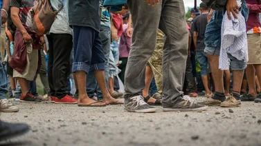 Grupo de inmigrantes venezolanos quedan varados en la frontera de Ecuador con Perú
