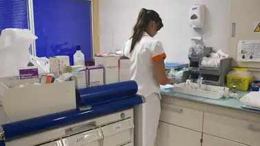 Una enfermera fue la primera en recibir la vacuna contra COVID-19 en Bolivia Una enfermera fue la primera en recibir la vacuna contra COVID-19 en Bolivia