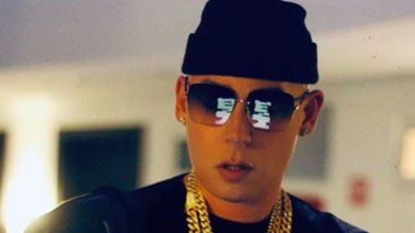 El puertorriqueño Cosculluela presenta su nuevo sencillo, "Decir Adiós"