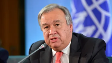 Guterres se vacuna contra la COVID y urge a ponerla a todos