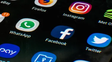 Rusia multa a las redes sociales por llamar a menores a asistir a protestas
