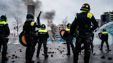 Policía detiene a 184 personas tras protestas en Países Bajos Policía detiene a 184 personas tras protestas en Países Bajos
