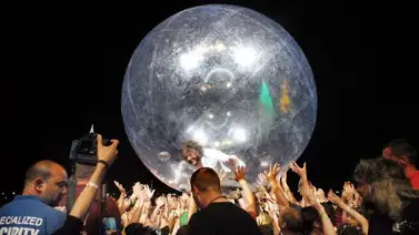 Ingeniosa estrategia de banda de rock para tocar en medio de las restricciones por COVID-19 Ingeniosa estrategia de banda de rock para tocar en medio de las restricciones por COVID-19