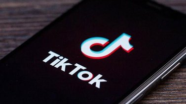 Italia ordena a TikTok bloquear perfiles tras la muerte de una niña