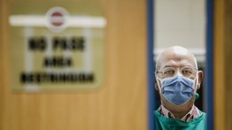 Exigen traslado a centros asistenciales a activista de Azul Positivo
