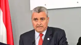 Asesor de Benítez defiende en el Congreso gestión de deuda ante Guaidó