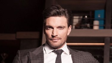 Julian Gil anunció dar positivo por coronavirus