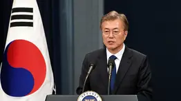 Moon felicita a Biden por su investidura y aboga por cooperación