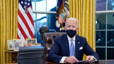 Biden firma orden ejecutiva para evitar salida de EEUU de la OMS