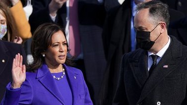 Kamala Harris jura como la primera vicepresidenta mujer de Estados Unidos
