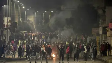 Túnez sigue en tensión tras cuarta noche de enfrentamientos Túnez sigue en tensión tras cuarta noche de enfrentamientos