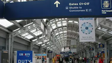 Un hombre se pasa 3 meses escondido en un aeropuerto por miedo al COVID Un hombre se pasa 3 meses escondido en un aeropuerto por miedo al COVID