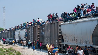 Presidente de México espera que Biden cumpla con una reforma migratoria