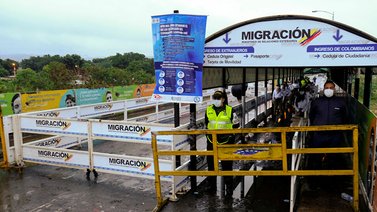 Colombia mantendrá cerrada la frontera con Venezuela hasta marzo
