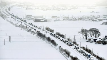 Nevadas fuertes en Japón dejan ocho muertos y cientos de heridos