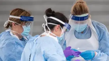 Reino Unido se acerca a su récord de muertes por COVID-19 en un día Reino Unido se acerca a su récord de muertes por COVID-19 en un día