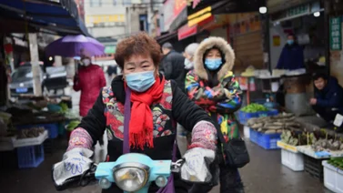 China confina otra ciudad para evitar propagación del COVID-19