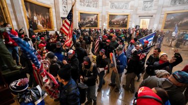 Biden llama "terroristas domésticos" a los asaltantes del Congreso