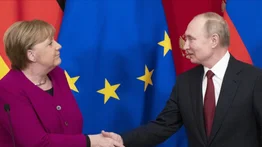 Putin y Merkel conversaron sobre posible producción conjunta de vacunas