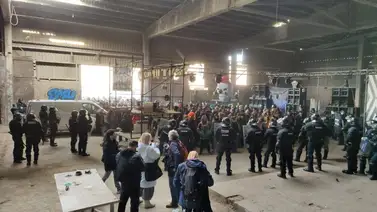 Policía española desaloja fiesta clandestina por Año Nuevo en Barcelona Policía española desaloja fiesta clandestina por Año Nuevo en Barcelona