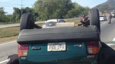 Vehículo se volcó en el tramo Guacara de la ARC