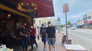 Florida espera 127.000 nuevas dosis, mientras aumentan contagios
