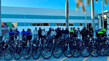 Policías recorren Miami-Dade contra violencia por armas de fuego
