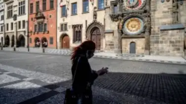 El primer ministro checo inicia las vacunaciones contra la COVID en Praga El primer ministro checo inicia las vacunaciones contra la COVID en Praga