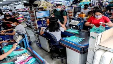 Miles de personas ultiman compras en un Sao Paulo con la COVID-19 en alta