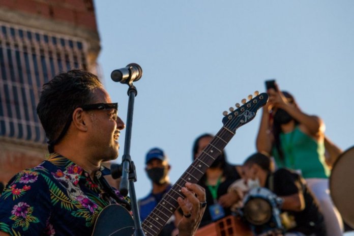Banda "Desorden Público" realiza concierto en Petare Banda "Desorden Público" realiza concierto en Petare