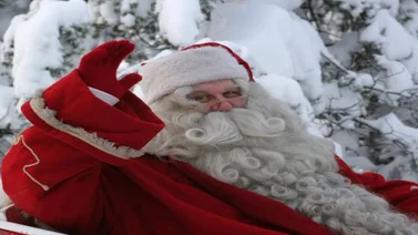 Santa Claus alimenta estómagos y sonrisas en Venezuela
