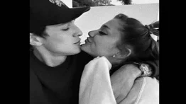 Ariana Grande se compromete con Dalton Gómez