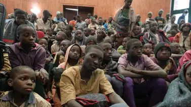 84 estudiantes nigerianos son rescatados tras secuestro 84 estudiantes nigerianos son rescatados tras secuestro